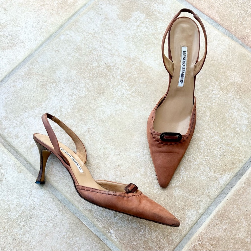 Manolo Blahnik size 40 heels pointed toe slingback